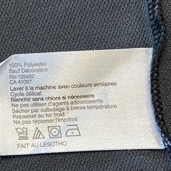 Greg Norman Play Dry pullover.  Men’s size medium.  Zip front. - Picture 9 of 10